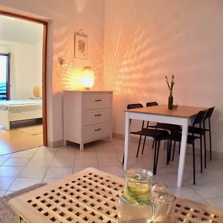 Apartment Sea View Nini *
