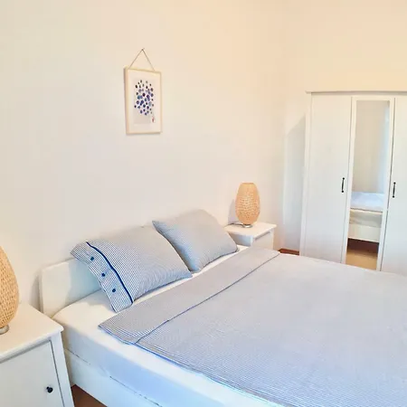 Sea View Nini Apartment Vlasici