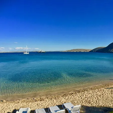 Sea View Nini